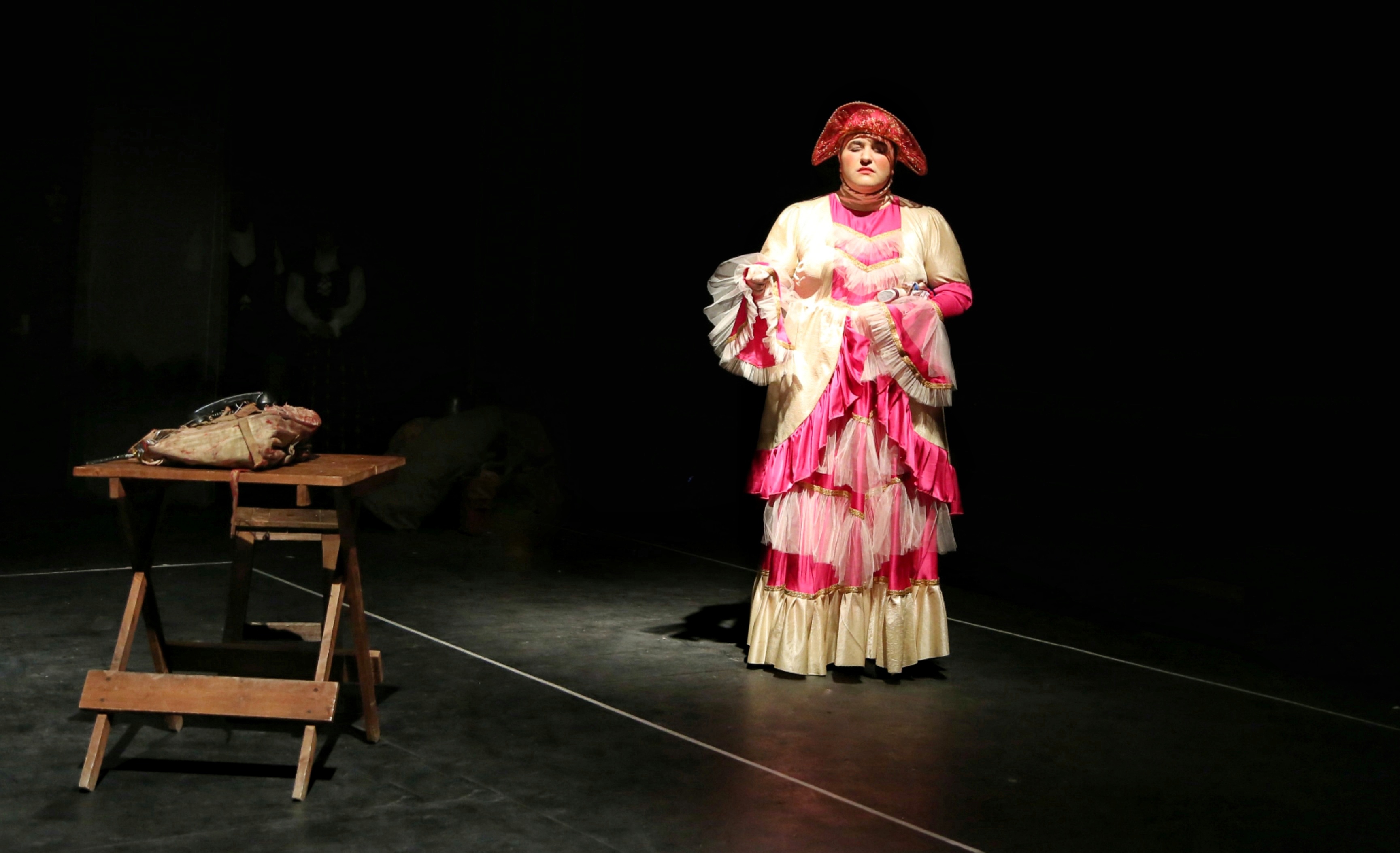 وقتی مفاهیم ضد جنگ استاندارد و غیرشعاری میشوند/«کاتیوشا» با چاشنی طنز وقتی مفاهیم ضد جنگ استاندارد و غیرشعاری میشوند/«کاتیوشا» با چاشنی طنز