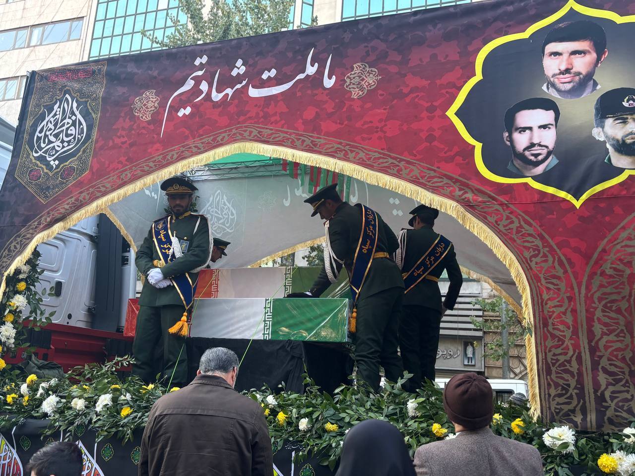 تهران برای استقبال از مدافعان وطن آغوش باز کرد/ تشییع باشکوه از دانشگاه تا معراج شهدا تهران برای استقبال از مدافعان وطن آغوش باز کرد/ تشییع باشکوه از دانشگاه تا معراج شهدا