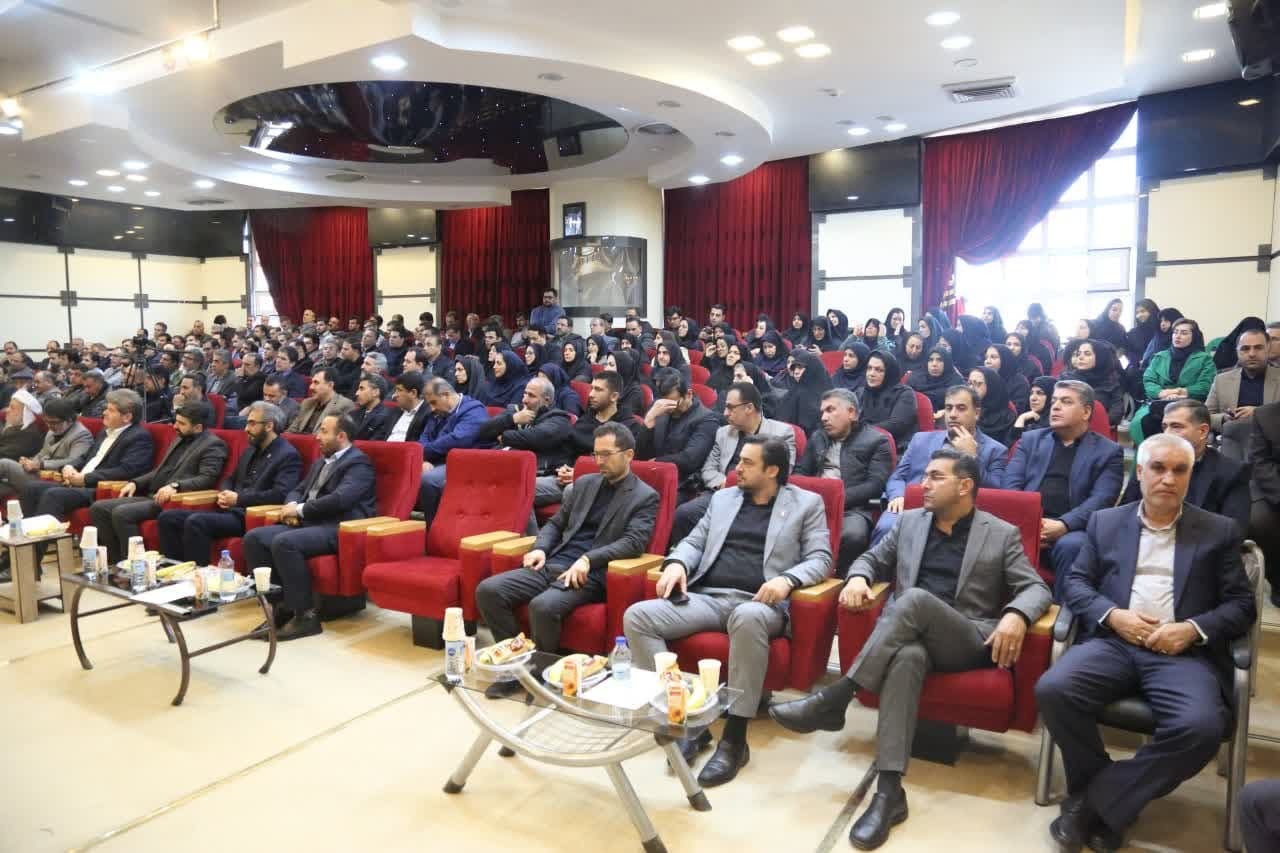 دانشگاه آزاد اصفهان با فروش ۳۰۰ میلیارد بذر حقوق ۶ ماه را تأمین کرد؛ مثلث «آموزش»، «مهارت» و «فناوری» راهگشاست دانشگاه آزاد اصفهان با فروش ۳۰۰ میلیارد بذر حقوق ۶ ماه را تأمین کرد؛ مثلث «آموزش»، «مهارت» و «فناوری» راهگشاست