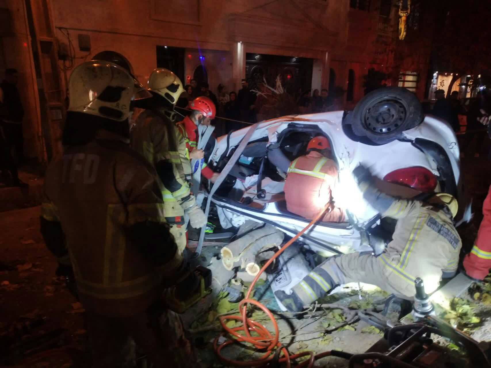 حادثه در بزرگراه حکیم دو کشته برجای گذاشت/ سه نفر به بیمارستان منتقل شدند