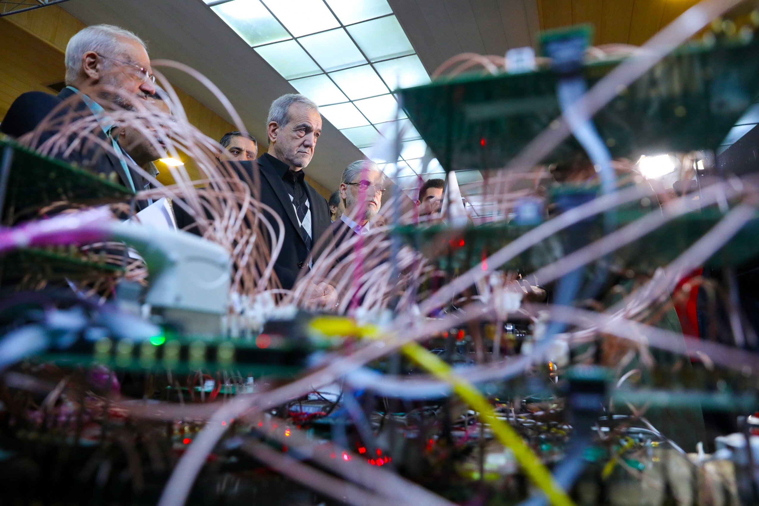 سپردن حل مسائل کشور به دانشگاهها توأمان به حل مسائل کشور و ارتقای سطح کیفی دانشگاهها میانجامد سپردن حل مسائل کشور به دانشگاهها توأمان به حل مسائل کشور و ارتقای سطح کیفی دانشگاهها میانجامد