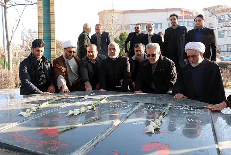 علی نیکزاد: دولت مشکلات را به دانشگاه بسپارد و راهکار بخواهد علی نیکزاد: دولت مشکلات را به دانشگاه بسپارد و راهکار بخواهد