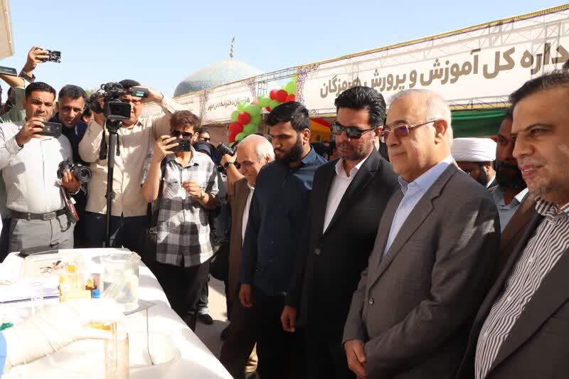 نمایشگاه پژوهش و فناوری در دانشگاه آزاد بندرعباس گشایش یافت نمایشگاه پژوهش و فناوری در دانشگاه آزاد بندرعباس گشایش یافت