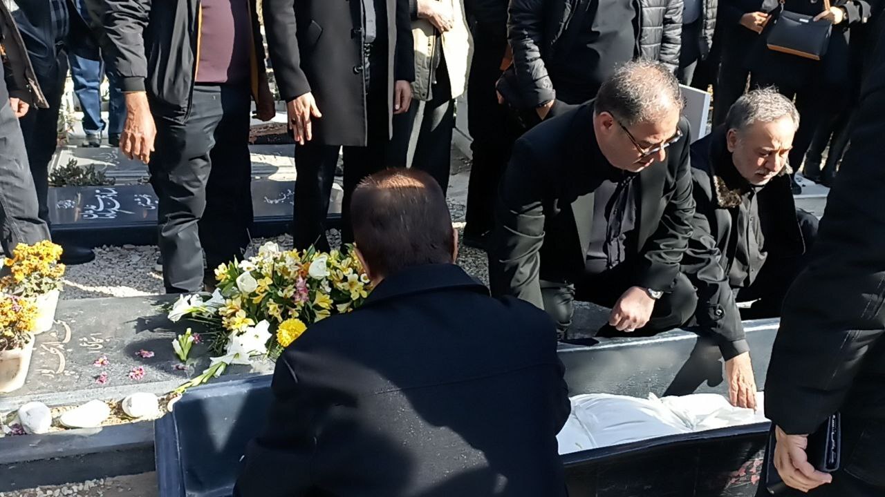 «هوشنگ بهشتی» پیشکسوت آواز ایرانی تا خانه ابدی تشییع شد «هوشنگ بهشتی» پیشکسوت آواز ایرانی تا خانه ابدی تشییع شد