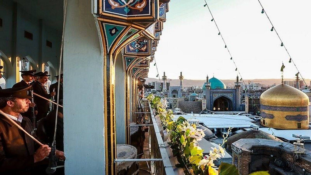 نقاره زنی در حرم امام رضا نقاره زنی در حرم امام رضا