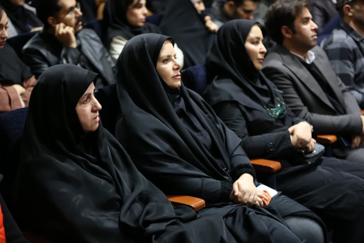 دانشجویان به هیچ وجه کم‌فروشی نکنند