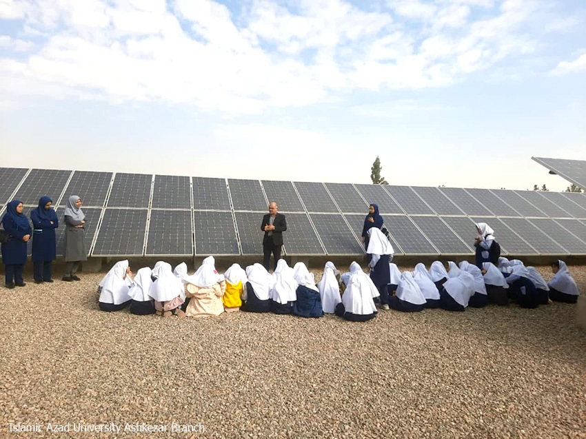 بازدید دانشآموزان سما از نیروگاه خورشیدی ۱۰۰ کیلوواتی دانشگاه آزاد اشکذر بازدید دانشآموزان سما از نیروگاه خورشیدی ۱۰۰ کیلوواتی دانشگاه آزاد اشکذر