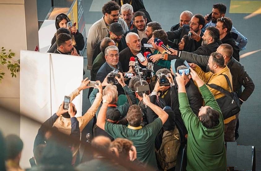 بازدید محمدجواد ظریف از محل برگزاری جشنواره سینما حقیقت بازدید محمدجواد ظریف از محل برگزاری جشنواره سینما حقیقت