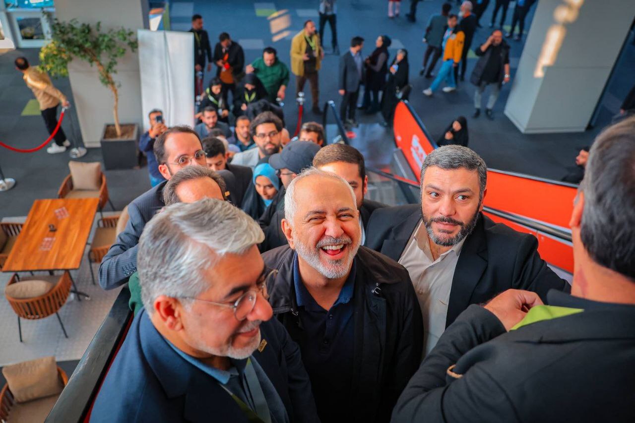 بازدید محمدجواد ظریف از محل برگزاری جشنواره سینما حقیقت بازدید محمدجواد ظریف از محل برگزاری جشنواره سینما حقیقت