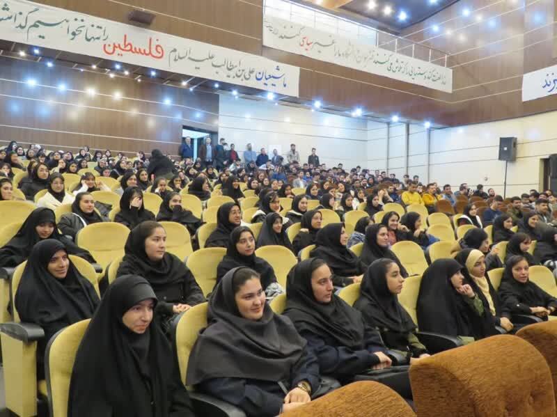 روحیه تحقیق، پژوهش و نوآوری باید در دانشجویان نهادینه شود روحیه تحقیق، پژوهش و نوآوری باید در دانشجویان نهادینه شود