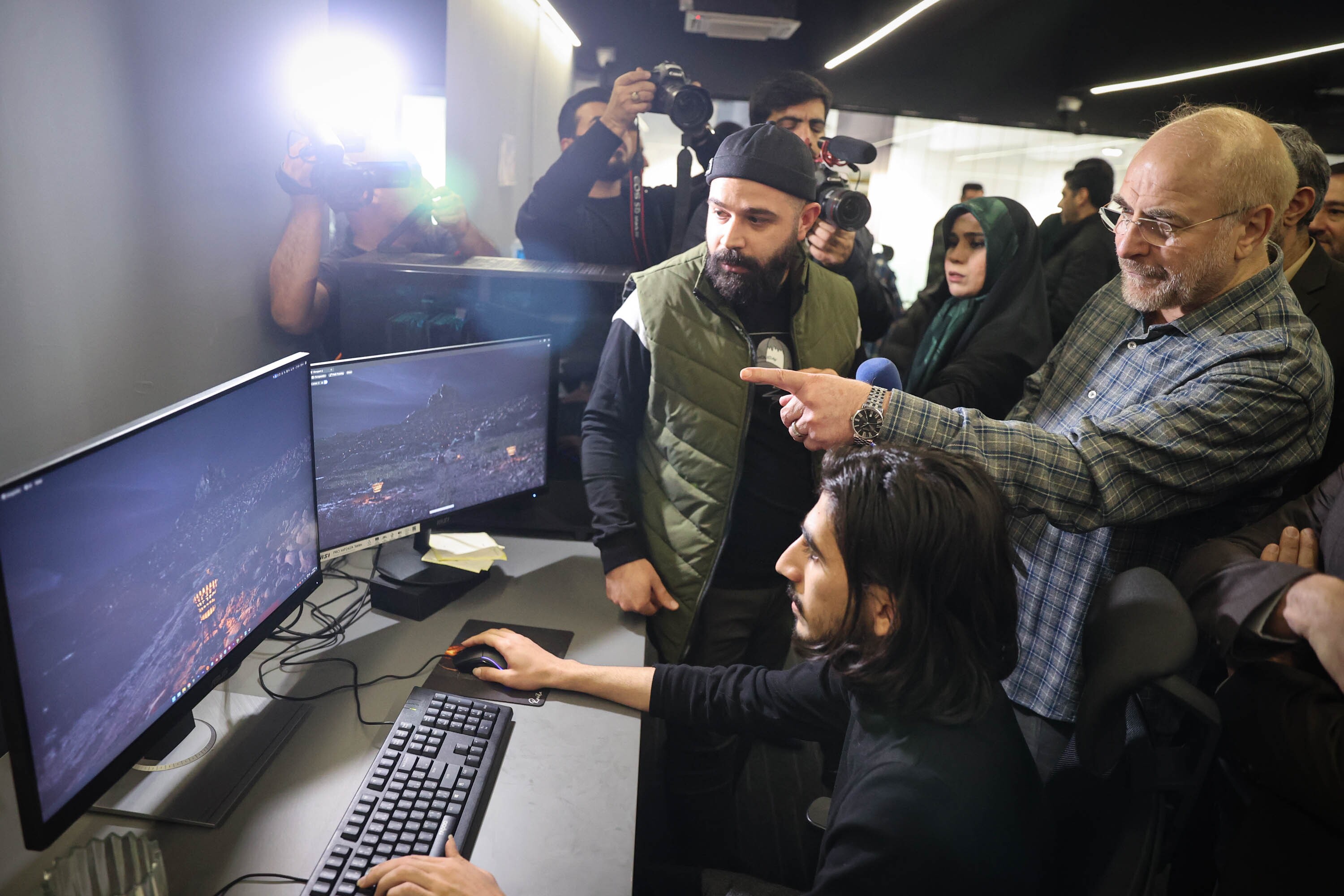 روز‌های پایانی فیلمبرداری نسخه سینمایی «موسی کلیم‌الله (ع)»/ بازدید رئیس مجلس از فیلم جدید حاتمی‌کیا +عکس