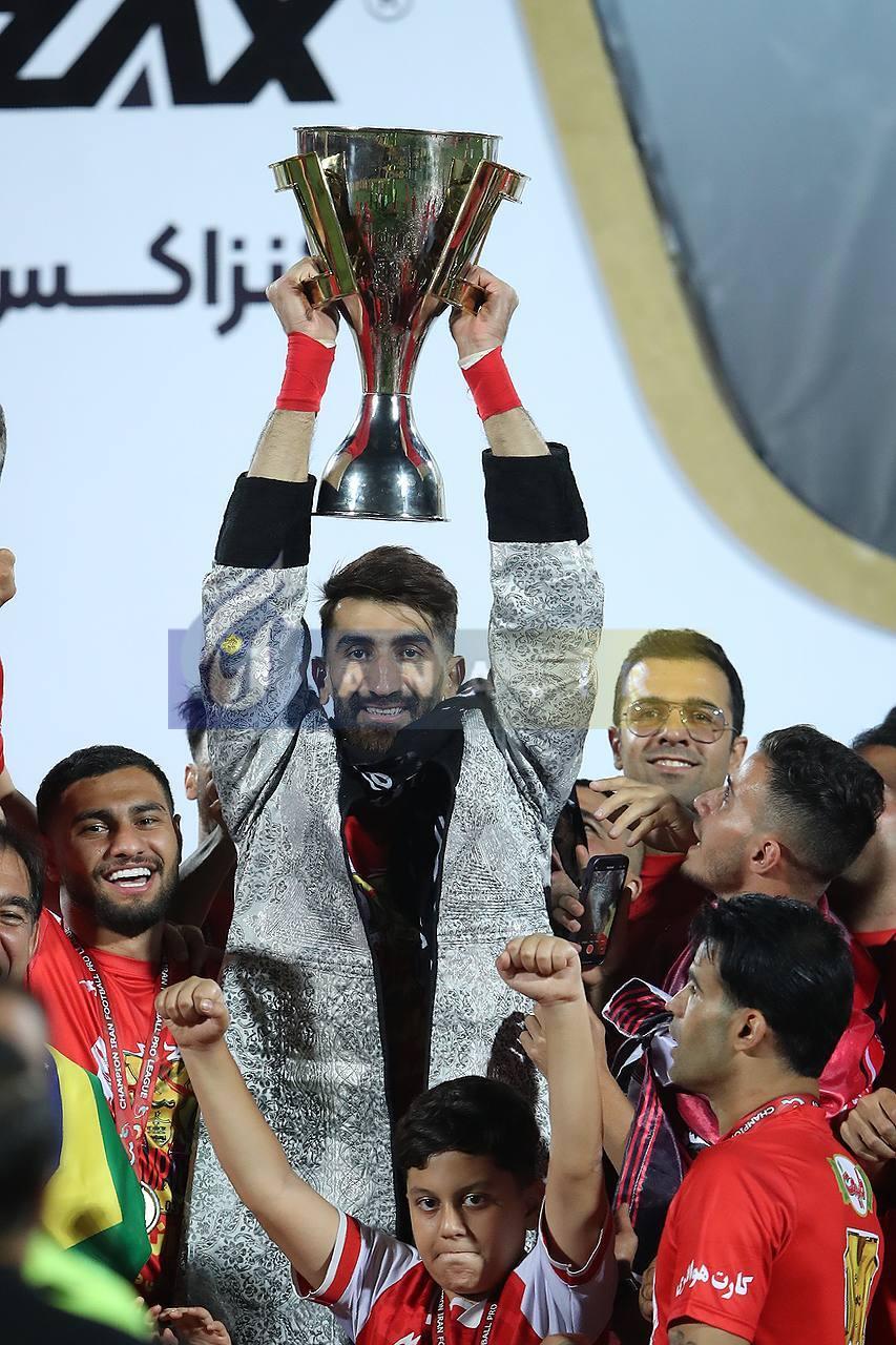 مرور اتفاقات آخرین تقابل پرسپولیس و مس رفسنجان| از حضور هنرمندان تا جشن نهمین قهرمانی لیگ برتری پرسپولیس+تصاویر مرور اتفاقات آخرین تقابل پرسپولیس و مس رفسنجان| از حضور هنرمندان تا جشن نهمین قهرمانی لیگ برتری پرسپولیس+تصاویر