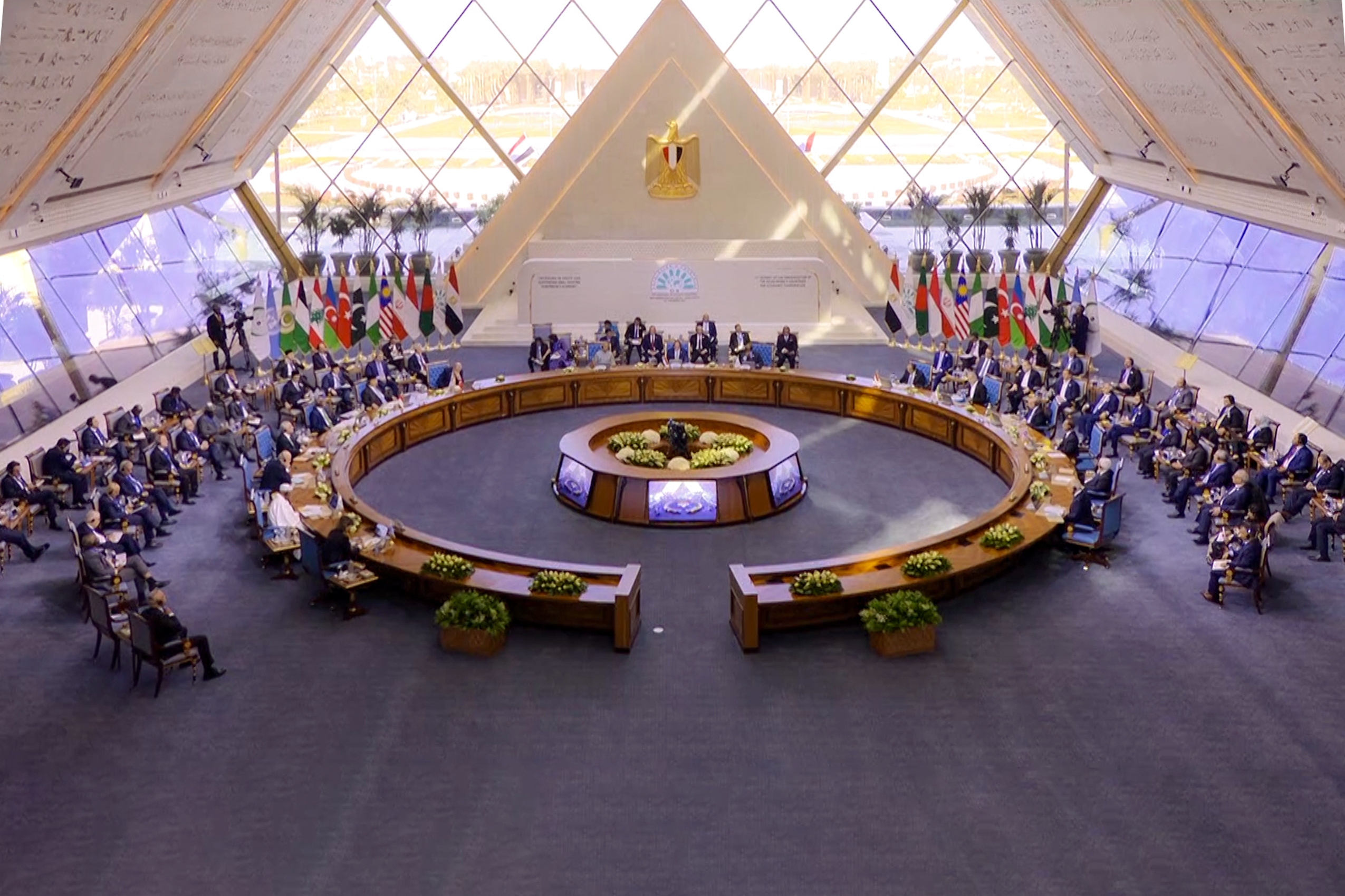 پزشکیان: آماده ایجاد بورسیههای تحصیلی و تبادل اساتید و دانشجویان هستیم/ السیسی: رژیم صهیونیستی همه قوانین بین المللی را زیر پا گذاشته است پزشکیان: آماده ایجاد بورسیههای تحصیلی و تبادل اساتید و دانشجویان هستیم/ السیسی: رژیم صهیونیستی همه قوانین بین المللی را زیر پا گذاشته است