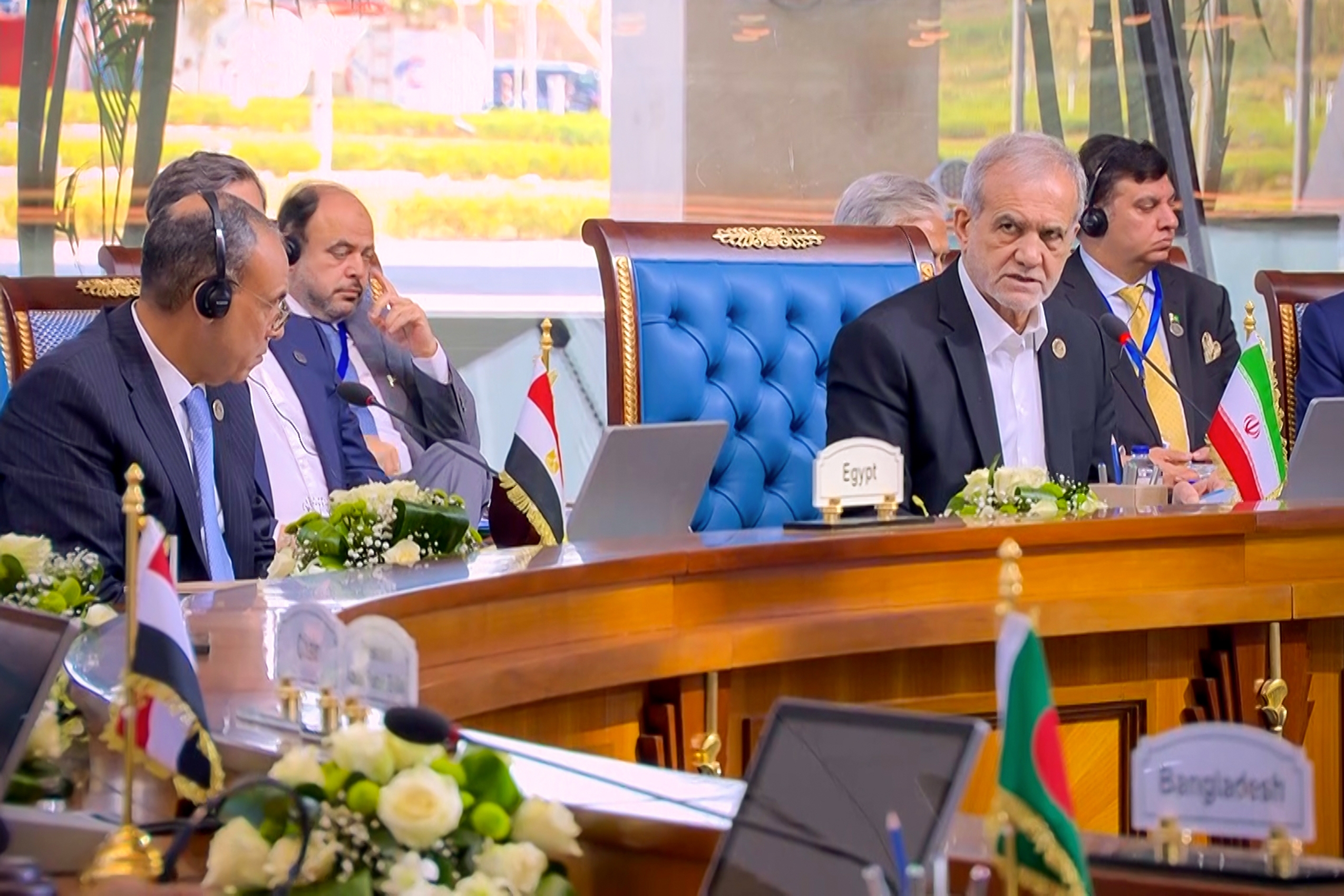 پزشکیان: آماده ایجاد بورسیه‌های تحصیلی و تبادل اساتید و دانشجویان هستیم/ السیسی: رژیم صهیونیستی همه قوانین بین المللی را زیر پا گذاشته است