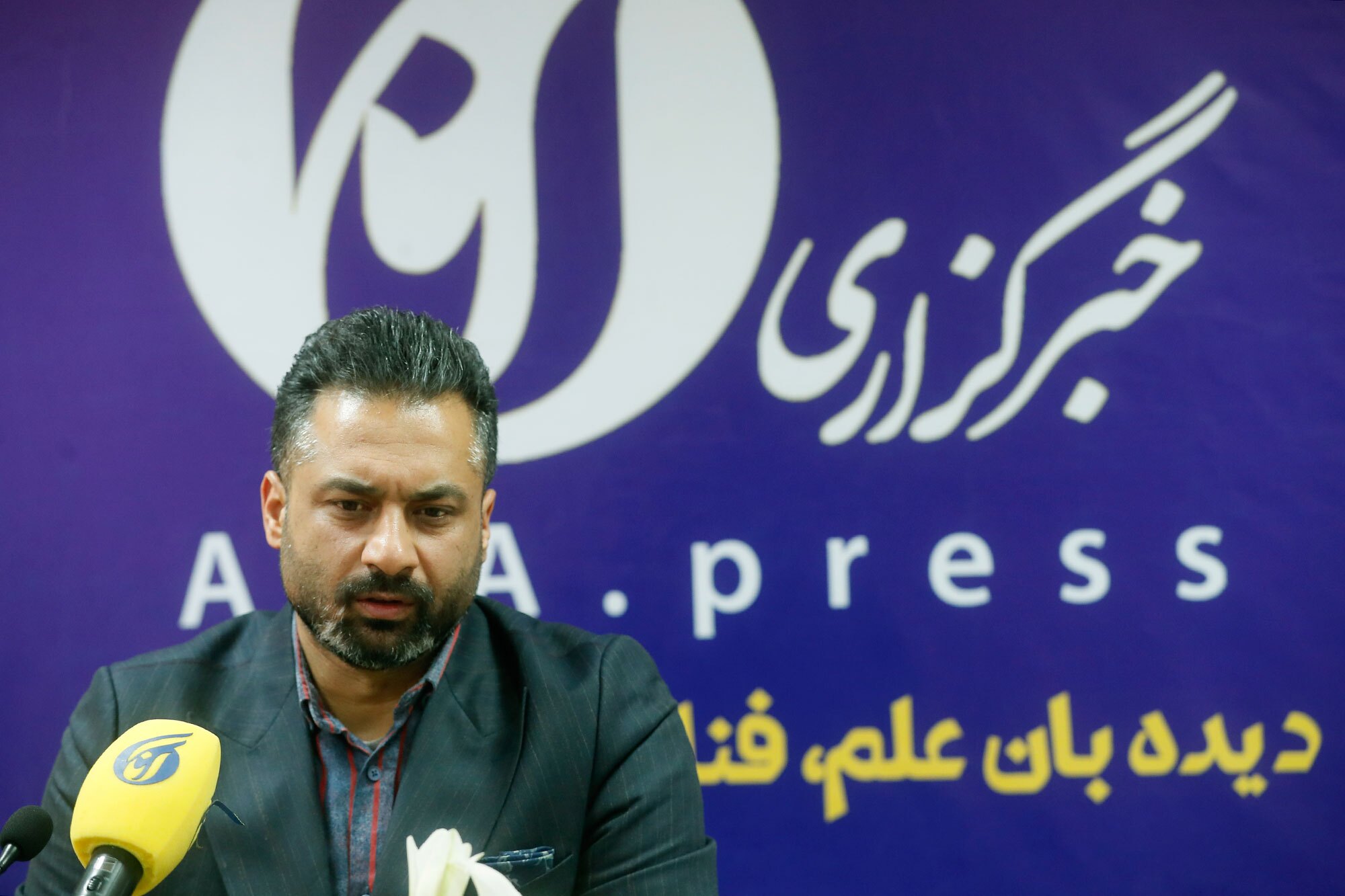 ضعف ارتباط با صنعت را باید در دانشجویان و اساتید دنبال کرد ضعف ارتباط با صنعت را باید در دانشجویان و اساتید دنبال کرد