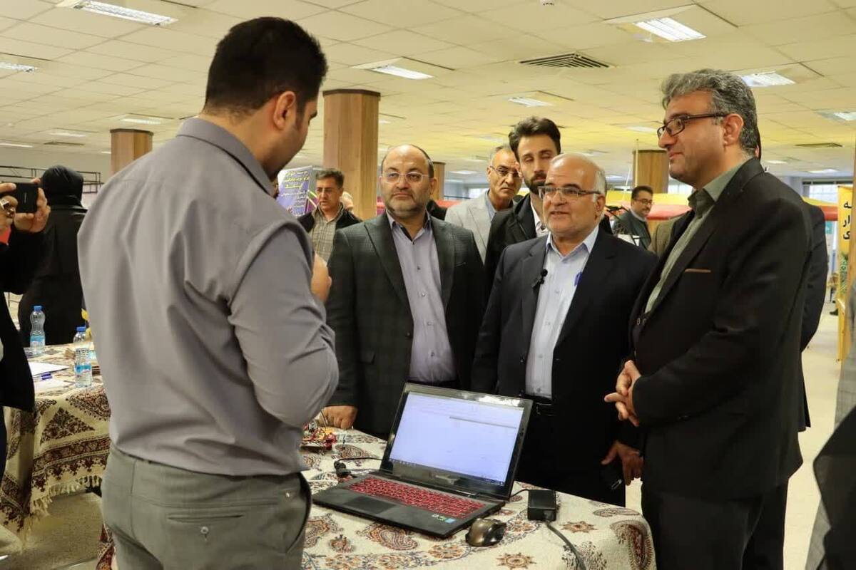 ثبت‌نام بیش از ۱۹۰۰ دانشجوی دانشگاه آزاد خمینی‌شهر در طرح پویش؛ رسالت دانشگاه آزاد برای رشد ۸ درصدی اقتصاد کشور