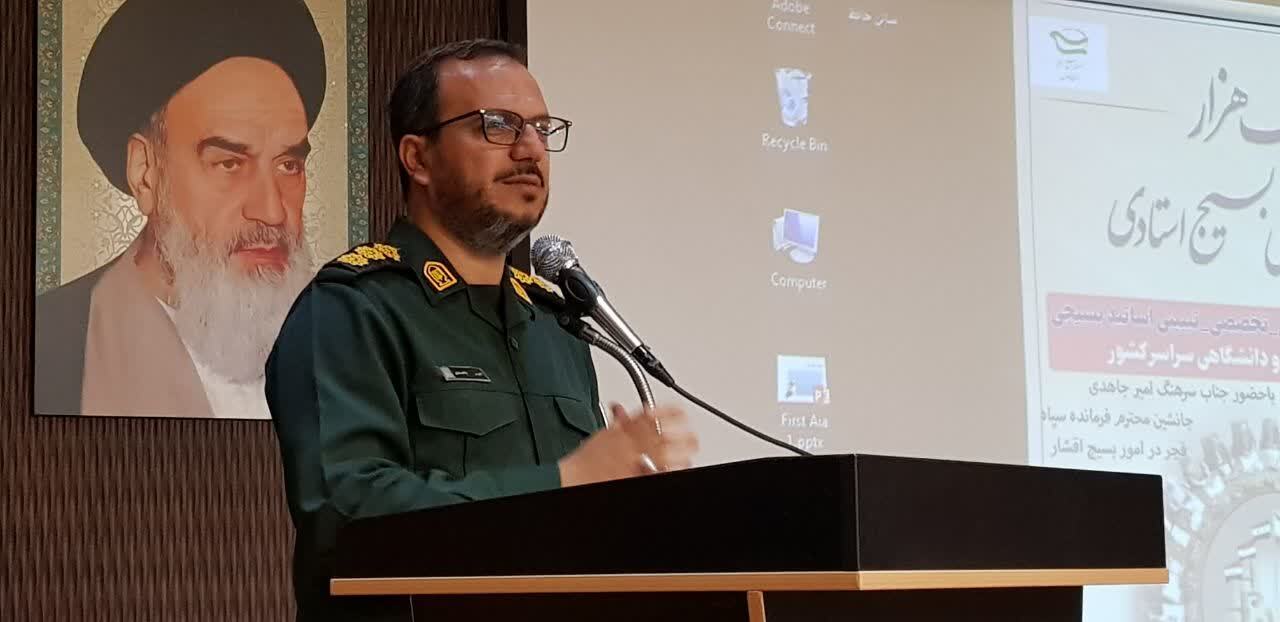 غرب خود را در برابر جنایات صهیونیست‌ها به خواب زده است/ مقابل مکتب بسیج زانوی ادب می‌زنیم