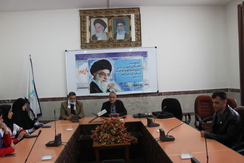 ردای عشق به ولایت بر تن عاشقان امامت/ تفکر بسیجی گام‌ مؤثر در گسترش علم و دانش//بماند//