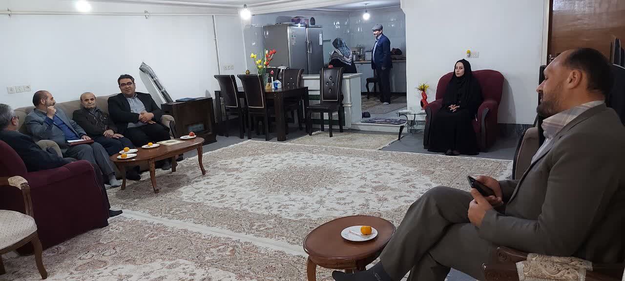 ردای عشق به ولایت بر تن عاشقان امامت/ تفکر بسیجی گام‌ مؤثر در گسترش علم و دانش//بماند//