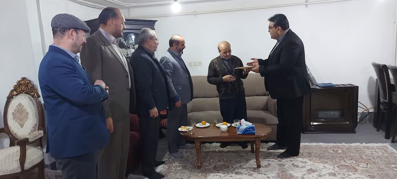 ردای عشق به ولایت بر تن عاشقان امامت/ تفکر بسیجی گام‌ مؤثر در گسترش علم و دانش//بماند//