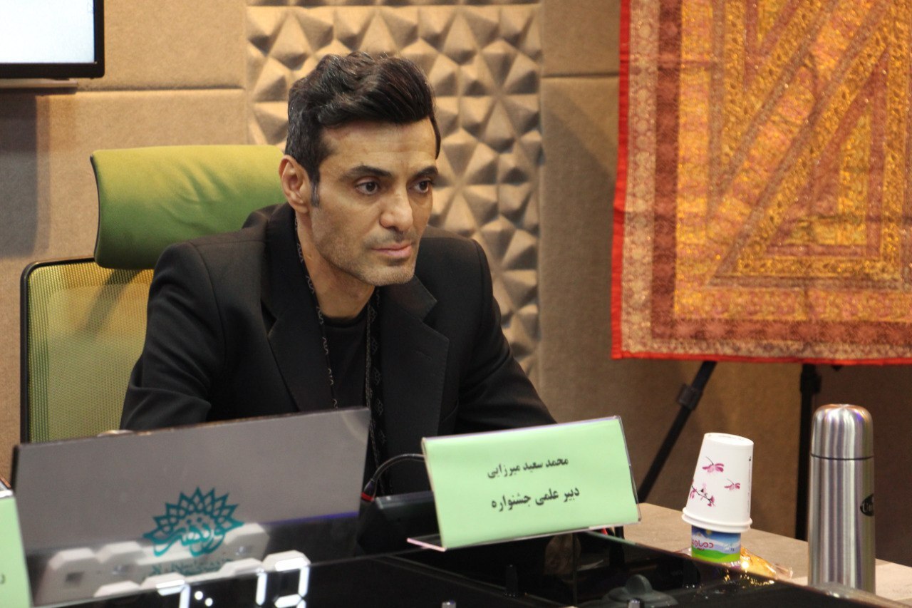 شعرِ انقلاب عوام‌زده و پوپولیستی نیست/ گاهی باید با شعر بر سر فساد‌ها و ناملایمات فریاد کشید