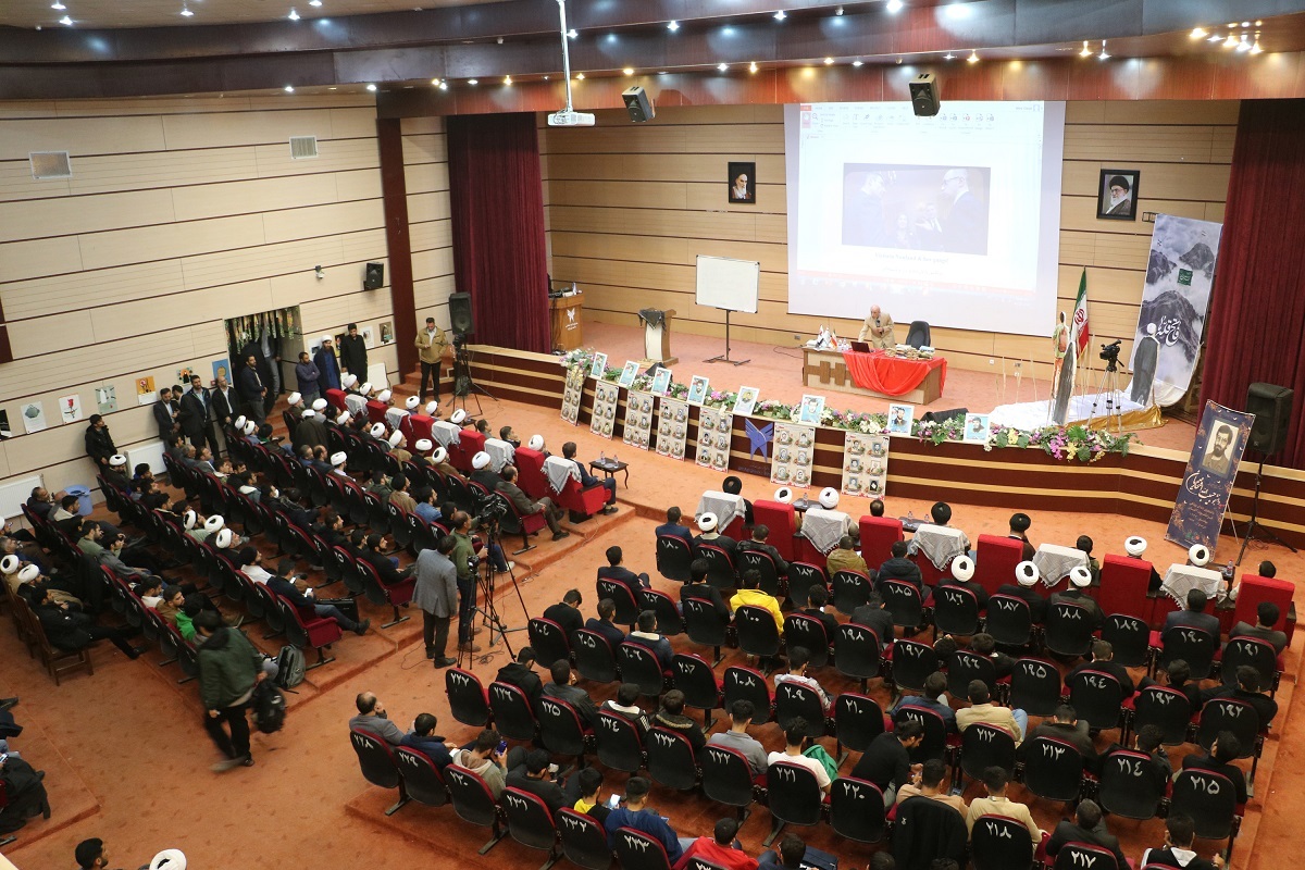 اجتماع ۷۰۰ نفری دانشگاهیان و طلاب بسیجی استان چهارمحال و بختیاری در شهرکرد اجتماع ۷۰۰ نفری دانشگاهیان و طلاب بسیجی استان چهارمحال و بختیاری در شهرکرد