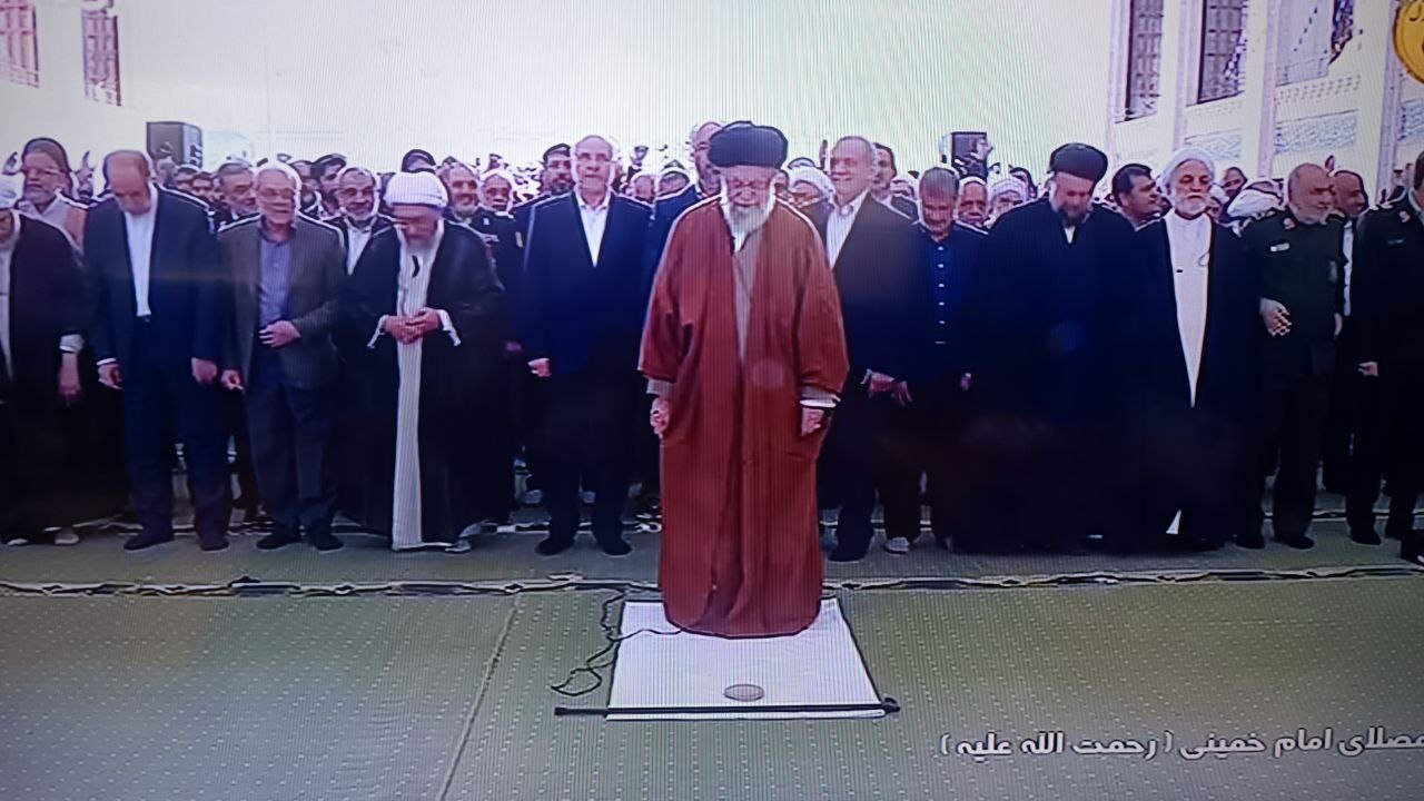 آغاز نماز عید فطر به امامت رهبر انقلاب/ اجتماع باشکوه مردم پایتخت در مصلی امام خمینی (ره) آغاز نماز عید فطر به امامت رهبر انقلاب/ اجتماع باشکوه مردم پایتخت در مصلی امام خمینی (ره)