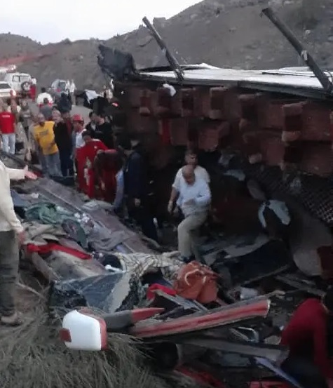 جزئیاتی جدید از حادثه واژگونی اتوبوس کرمان - مشهد؛ مسافرانی با بیش از ظرفیت مجاز و اتوبوسی فاقد ستون ایمنی! جزئیاتی جدید از حادثه واژگونی اتوبوس کرمان - مشهد؛ مسافرانی با بیش از ظرفیت مجاز و اتوبوسی فاقد ستون ایمنی!