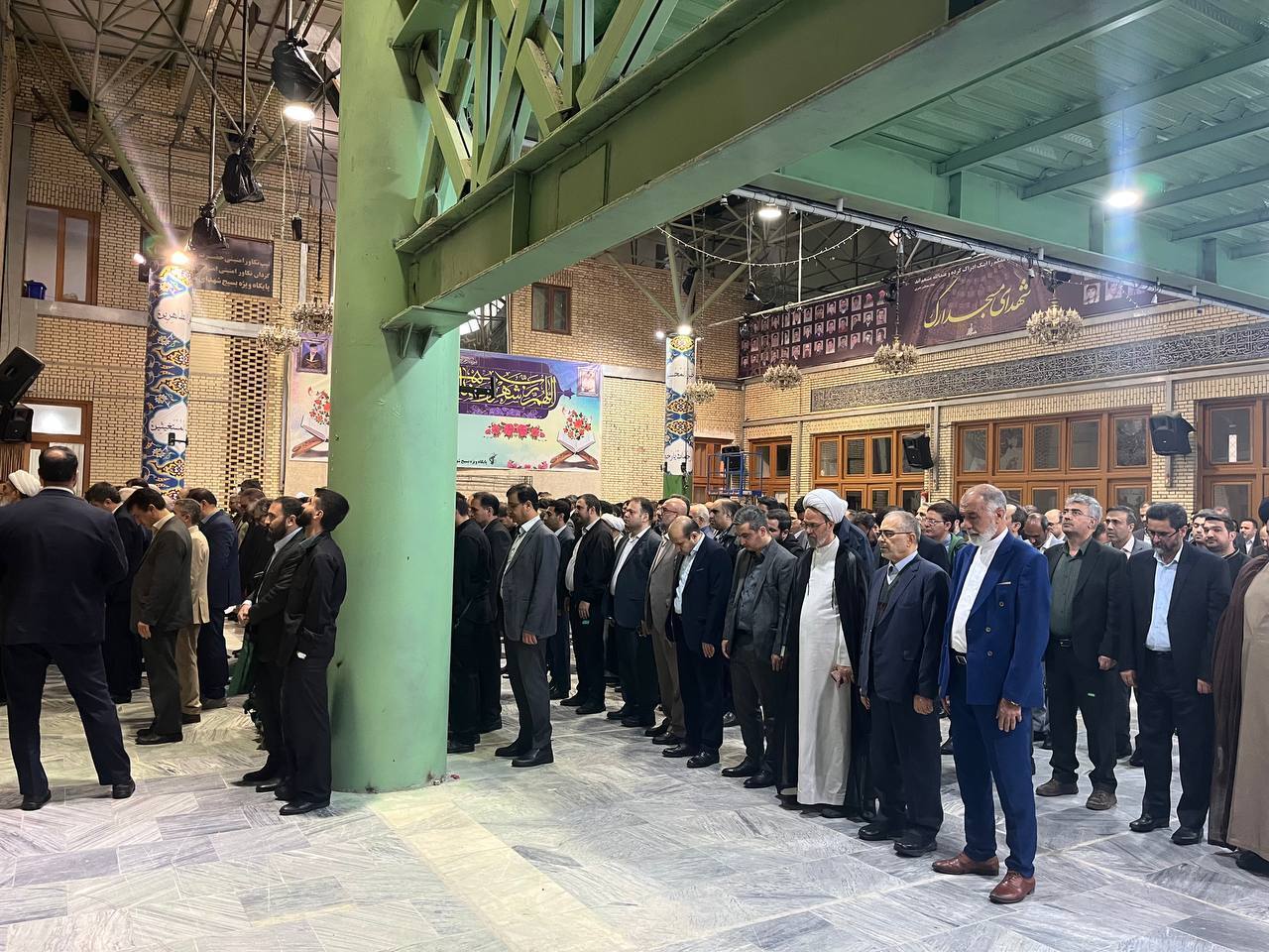 آغاز مراسم تشییع مرحوم حجت‌الاسلام‌والمسلمین نیری