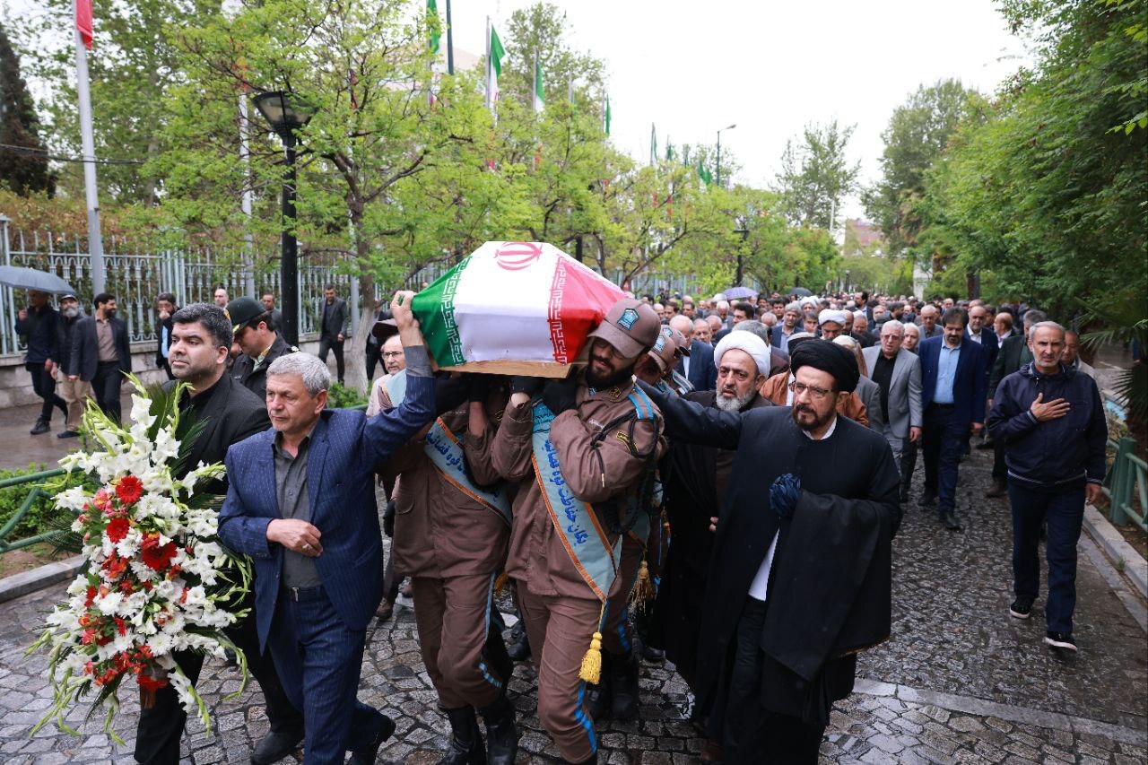 آغاز مراسم تشییع مرحوم حجتالاسلاموالمسلمین نیری آغاز مراسم تشییع مرحوم حجتالاسلاموالمسلمین نیری