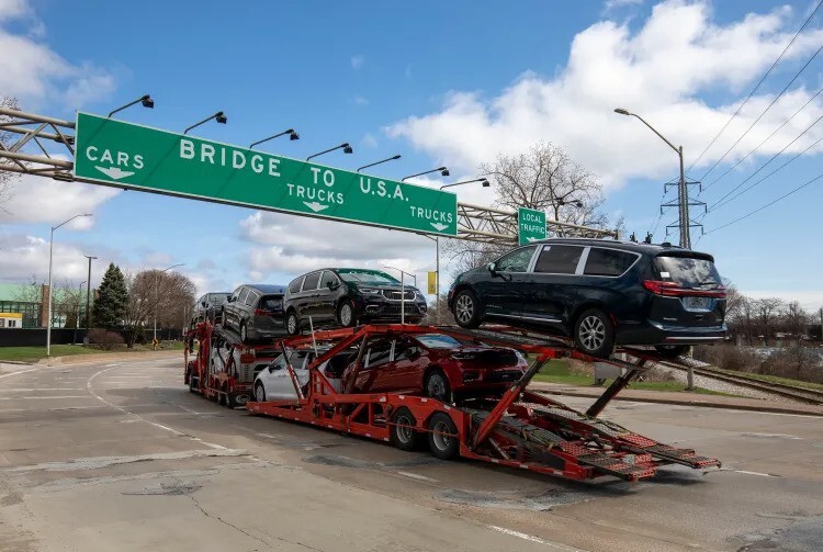 تعرفه‌های ۲۵ درصدی ترامپ بر واردات خودرو و واکنش غول های خودروسازی جهان