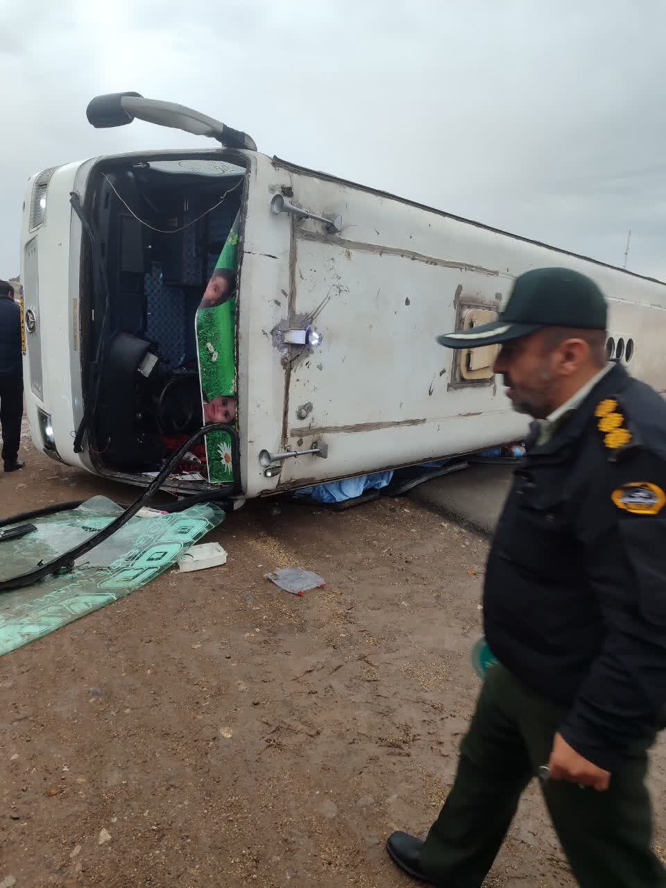 واژگونی ۳ اتوبوس و مینی‌بوس در نخستین روز پس از تعطیلات