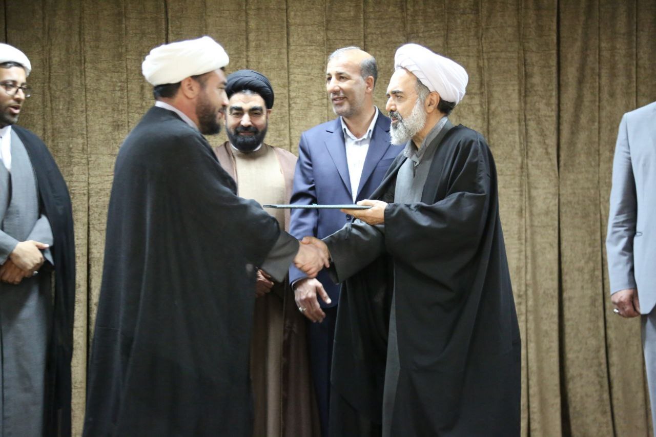 فلسفه نهاد رهبری ترویج دین و معنویت است فلسفه نهاد رهبری ترویج دین و معنویت است