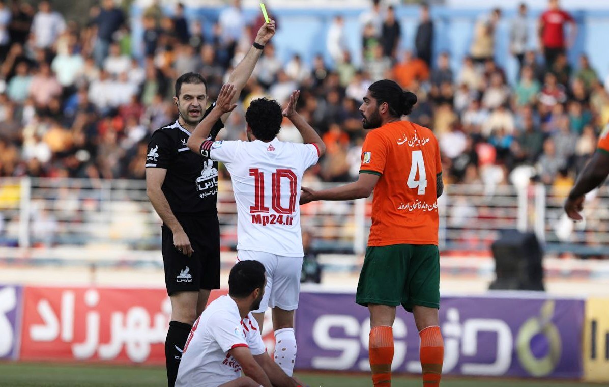 درگیری های فیزیکی و چهره زشت لیگ برتر/ استقلال در دود باخت و پرسپولیس با تماشاگران خانم نبرد درگیری های فیزیکی و چهره زشت لیگ برتر/ استقلال در دود باخت و پرسپولیس با تماشاگران خانم نبرد