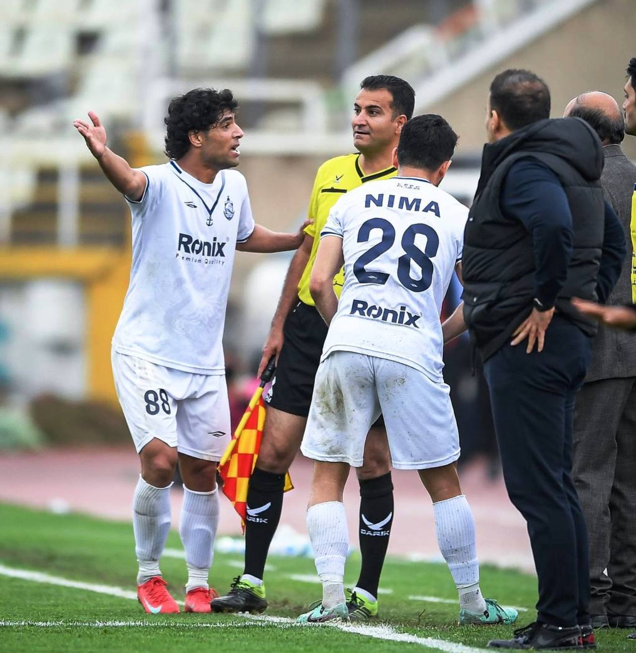 درگیری های فیزیکی و چهره زشت لیگ برتر/ استقلال در دود باخت و پرسپولیس با تماشاگران خانم نبرد درگیری های فیزیکی و چهره زشت لیگ برتر/ استقلال در دود باخت و پرسپولیس با تماشاگران خانم نبرد