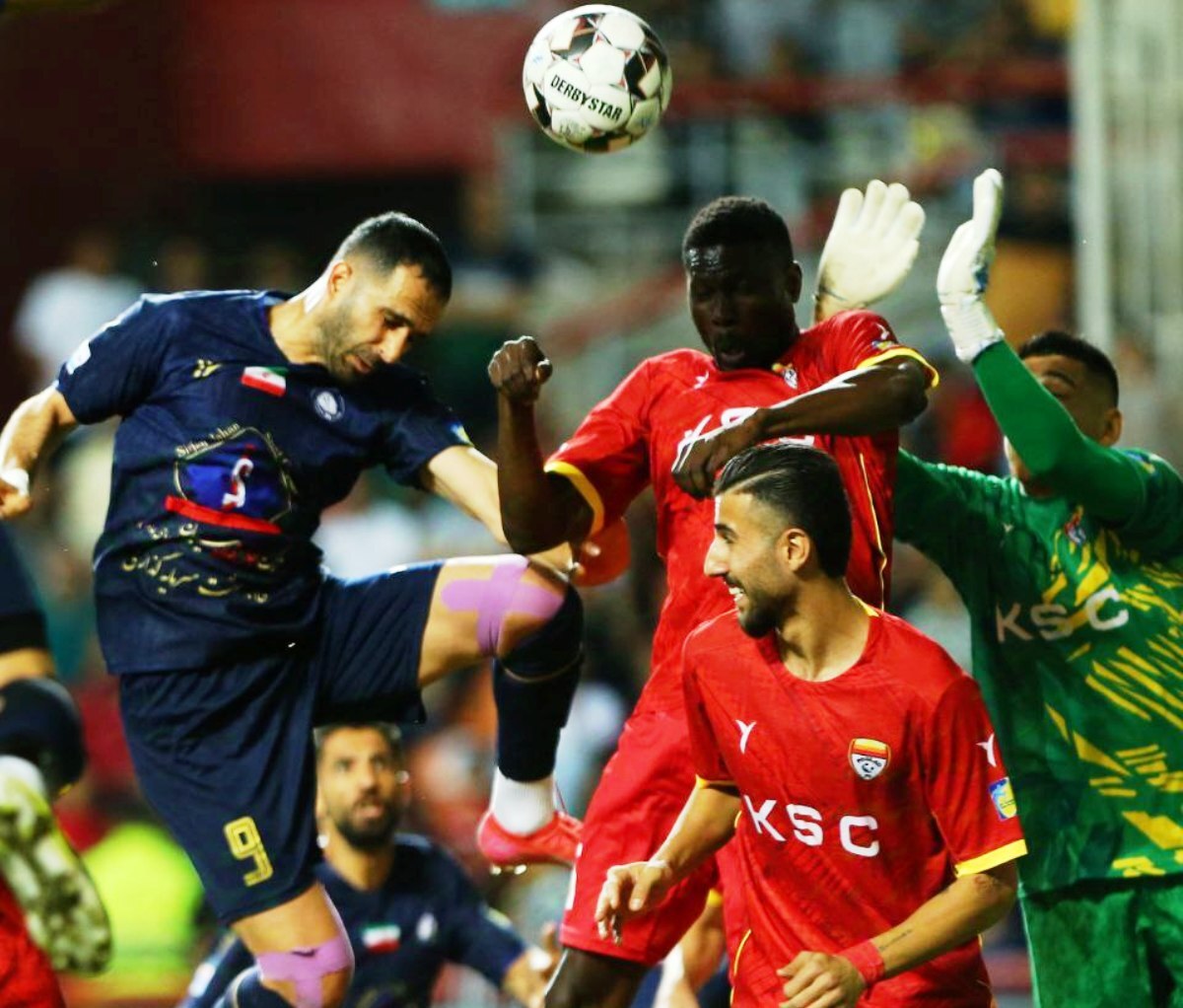 درگیری های فیزیکی و چهره زشت لیگ برتر/ استقلال در دود باخت و پرسپولیس با تماشاگران خانم نبرد درگیری های فیزیکی و چهره زشت لیگ برتر/ استقلال در دود باخت و پرسپولیس با تماشاگران خانم نبرد