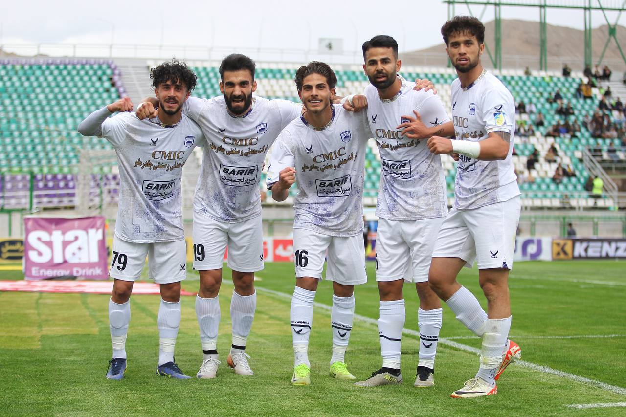 درگیری های فیزیکی و چهره زشت لیگ برتر/ استقلال در دود باخت و پرسپولیس با تماشاگران خانم نبرد درگیری های فیزیکی و چهره زشت لیگ برتر/ استقلال در دود باخت و پرسپولیس با تماشاگران خانم نبرد