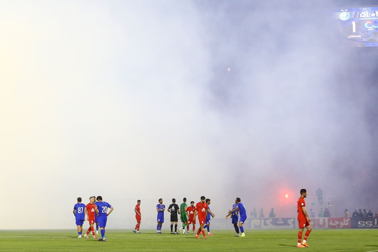 درگیری های فیزیکی و چهره زشت لیگ برتر/ استقلال در دود باخت و پرسپولیس با تماشاگران خانم نبرد درگیری های فیزیکی و چهره زشت لیگ برتر/ استقلال در دود باخت و پرسپولیس با تماشاگران خانم نبرد
