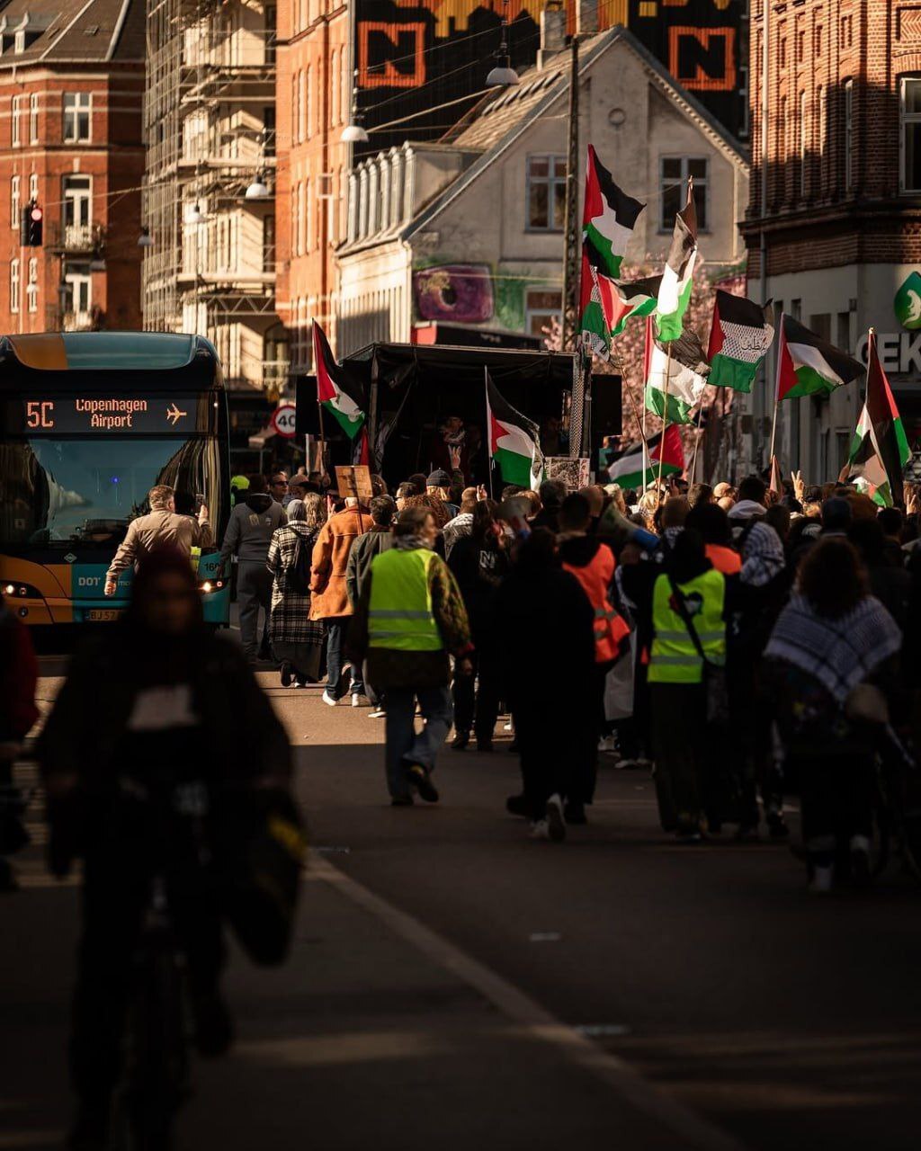 لبیک آزادگان جهان به برگزاری تظاهرات خشم علیه نسل‌کشی رژیم صهیونیستی توسط گروه‌های مقاومت فلسطینی +فیلم‌وَعکس