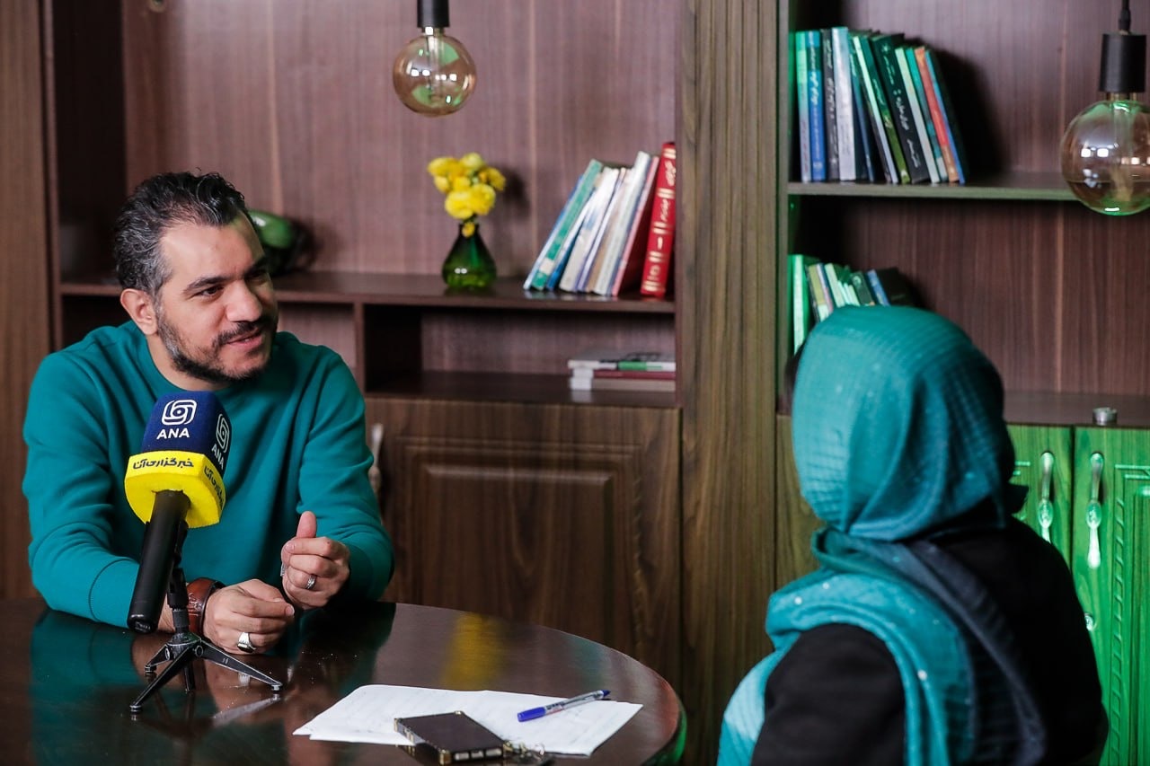 محسن چاوشی از زبان &laquo;امید روزبه&raquo; /موسیقی اجازه ابتذال ندارد، نباید رکیک و مستهجن باشد! + فیلم