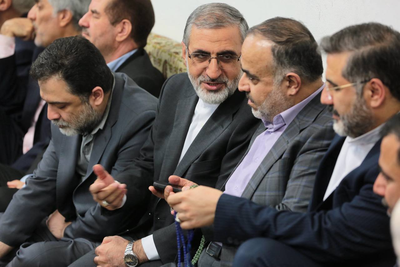 رونمایی از دو‌ کتاب روزشمار خدمات شهید رئیسی در نمایشگاه کتاب+ فیلم