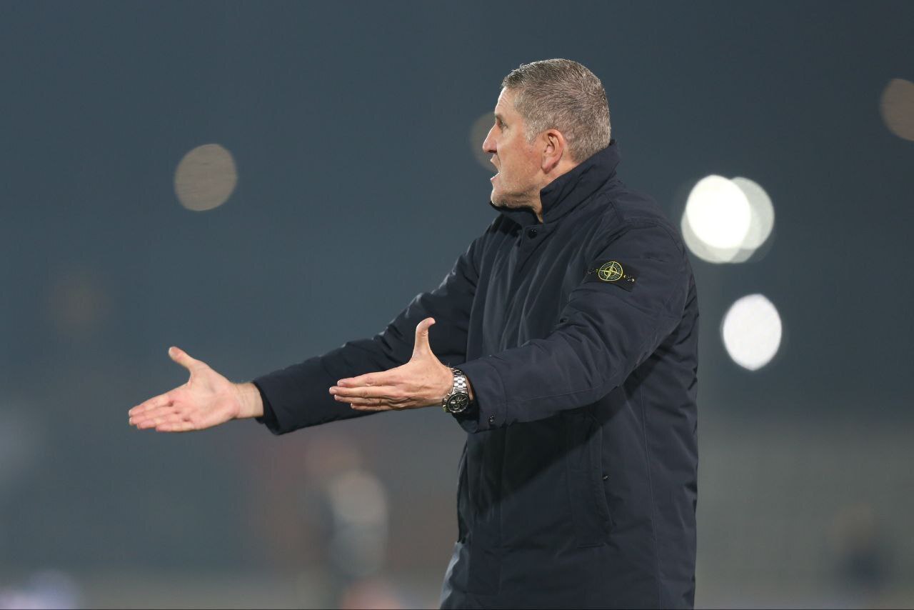 مرور اتفاقات آخرین تقابل نساجی و پرسپولیس| از تأیید گل مشکوک یامگا تا اعتراض پیروانی و نشست اخراجی نساجی روی نیمکت