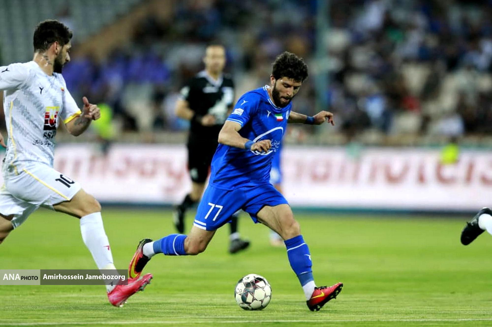 از ریختن دلار بر سر بیرانوند تا بازگشت به کورس پرسپولیس در روز اخراجها و شعارهای تند هواداران استقلال بر ضد بازیکنان از ریختن دلار بر سر بیرانوند تا بازگشت به کورس پرسپولیس در روز اخراجها و شعارهای تند هواداران استقلال بر ضد بازیکنان