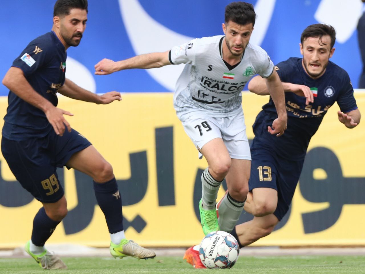 از ریختن دلار بر سر بیرانوند تا بازگشت به کورس پرسپولیس در روز اخراج‌ها و شعارهای تند هواداران استقلال بر ضد بازیکنان