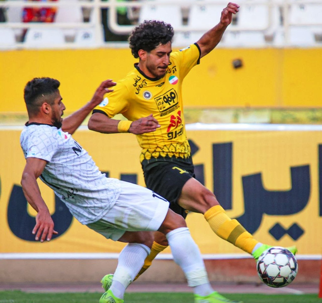 از ریختن دلار بر سر بیرانوند تا بازگشت به کورس پرسپولیس در روز اخراج‌ها و شعارهای تند هواداران استقلال بر ضد بازیکنان