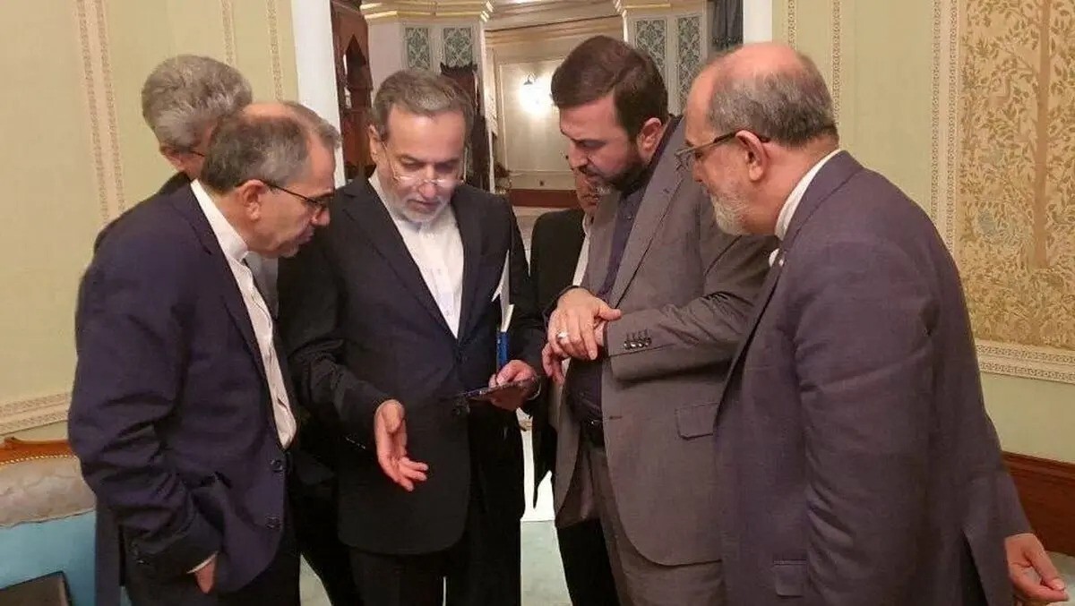 با یک گل بهار نمیشود/ مذاکرات دیروز نقطه شروع مسیری دشوار و طولانی است با یک گل بهار نمیشود/ مذاکرات دیروز نقطه شروع مسیری دشوار و طولانی است