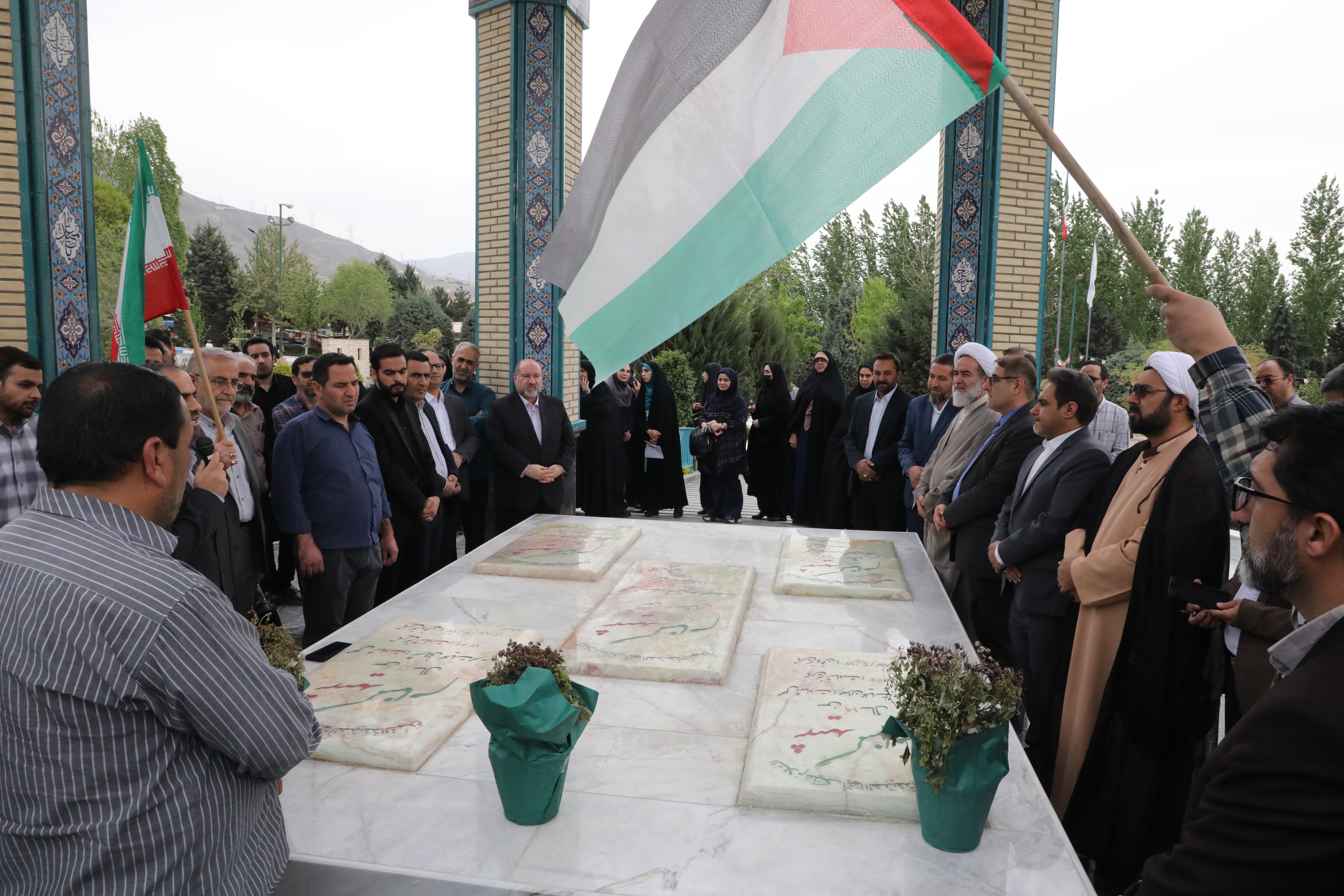 تجمع دانشگاهیان واحد بروجرد در حمایت از مردم مظلوم غزه تجمع دانشگاهیان واحد بروجرد در حمایت از مردم مظلوم غزه