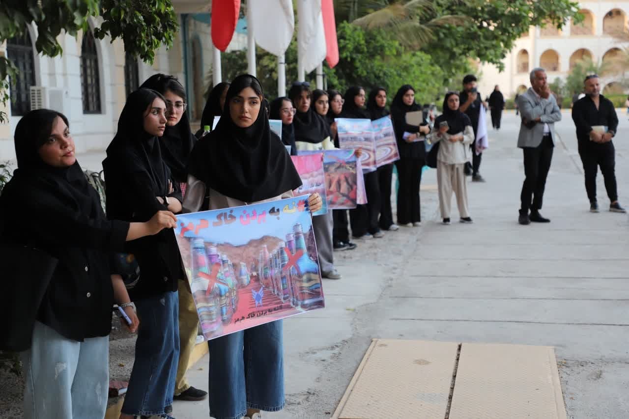 برداشت غیرقانونی خاک نقره‌ای هرمز خیانت بزرگ به میراث ملی کشور است