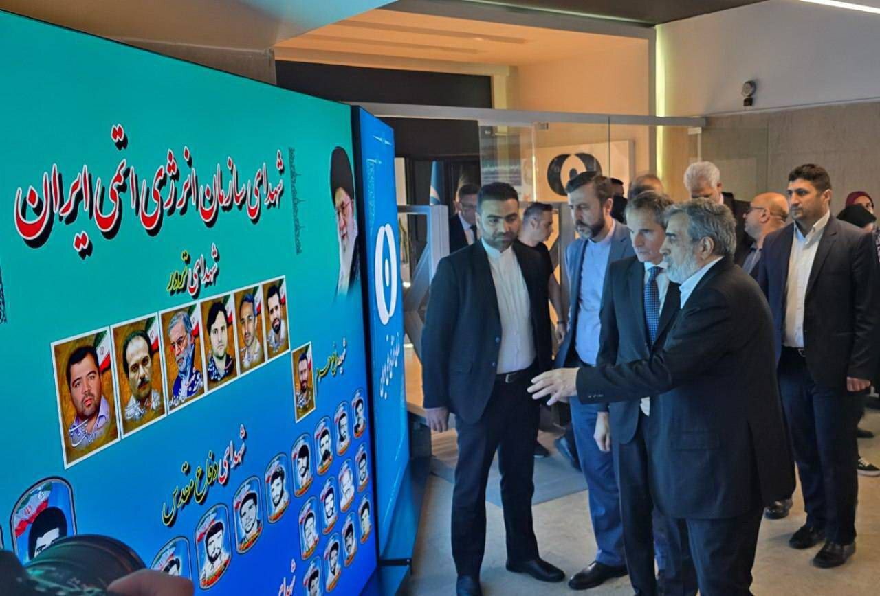 حضور مدیرکل آژانس بینالمللی انرژی اتمی در نمایشگاه دستاوردها و شهدای صنعت هستهای ایران حضور مدیرکل آژانس بینالمللی انرژی اتمی در نمایشگاه دستاوردها و شهدای صنعت هستهای ایران