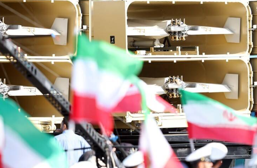 برگزاری مراسم رژه روز ارتش با حضور رئیسجمهور برگزاری مراسم رژه روز ارتش با حضور رئیسجمهور